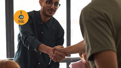 Cover image for HR Guide: New Employee's First Day Checklist 