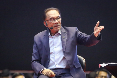 Cover image for PM Anwar Urges Companies to Provide Allowance for Interns
